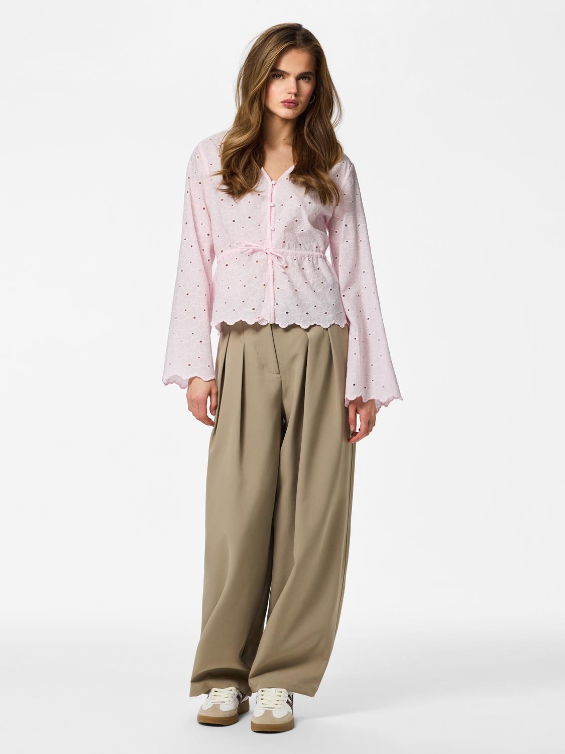 model_shot-front_full